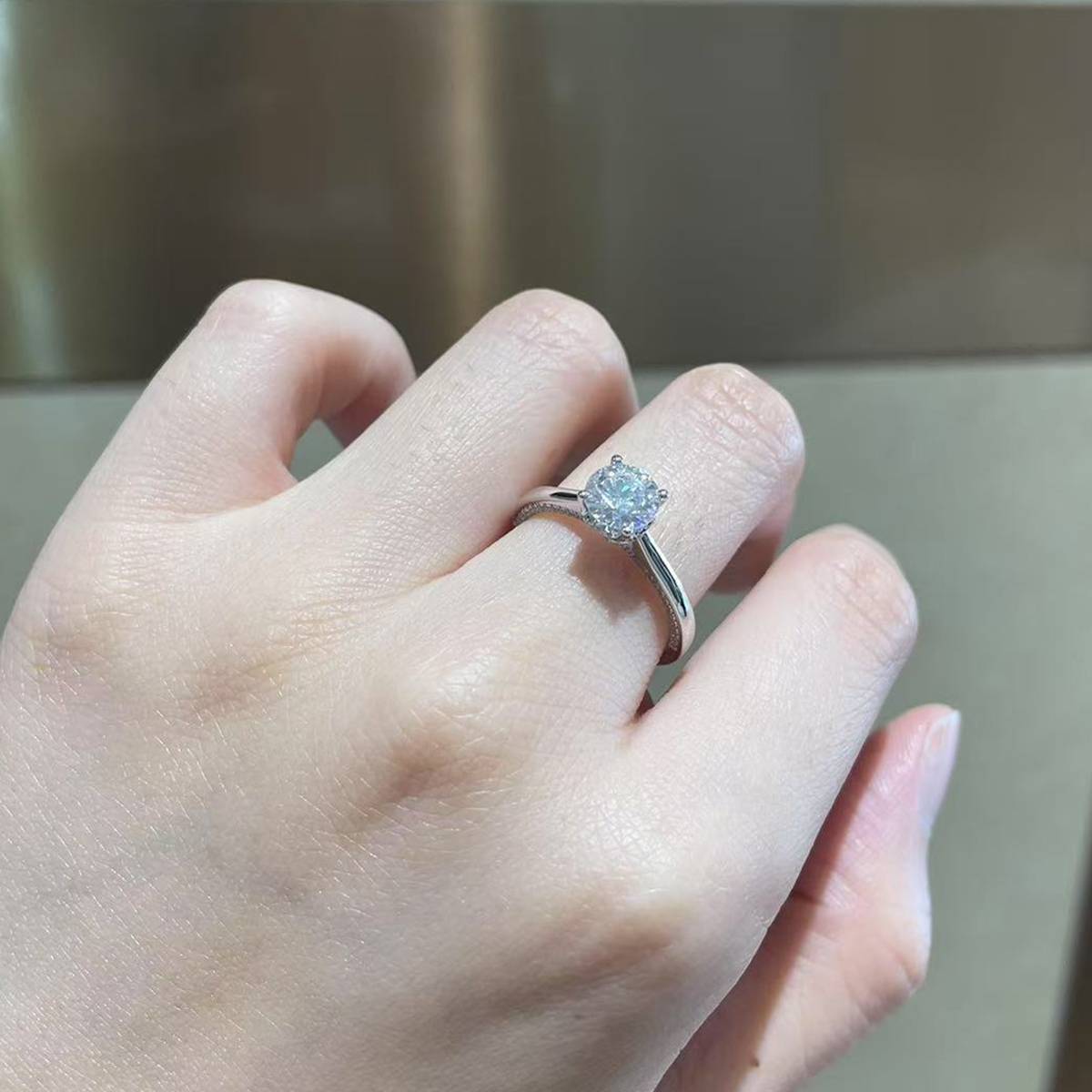 Single Head Women's Ring S925 Silver Plated Platinum Women's Ring Customized Selection Main Stone Moissanite Diamond 1.0ct/Secondary Stone High Carbon Diamond